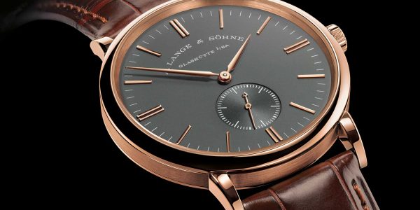 alangesoehne-saxonia-216033-rotgold-1466336-1904x1428-lg